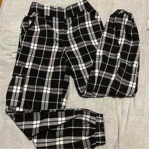 Forever 21 black and white cargo joggers ⭐️⭐️